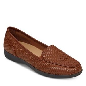 NWOT Easy spirit “Devitt” woven loafers size 8